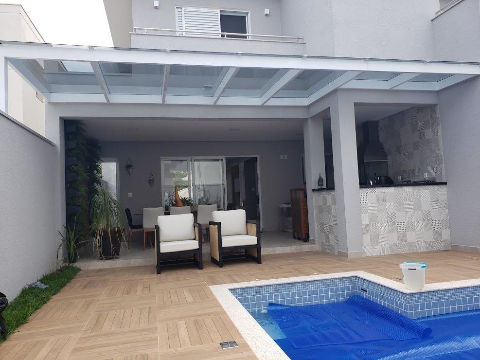 Cortina de vidro instalada em varanda de apartamento em Campinas
